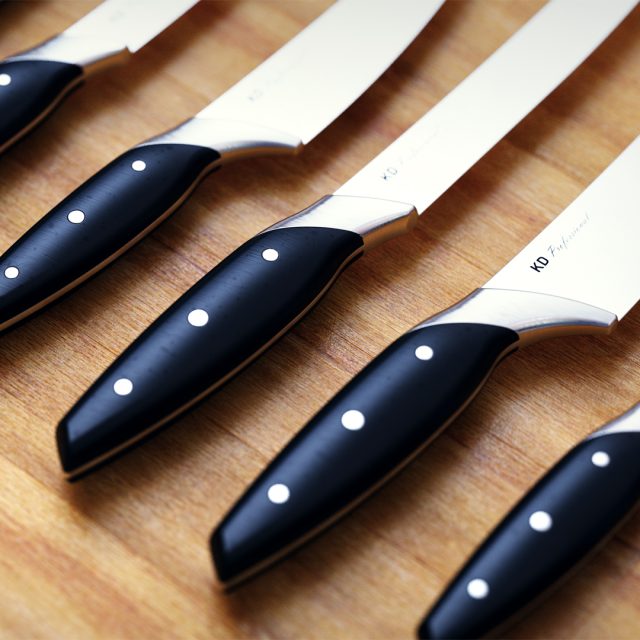 KITCHEN_DEVILS_KNIVES_1